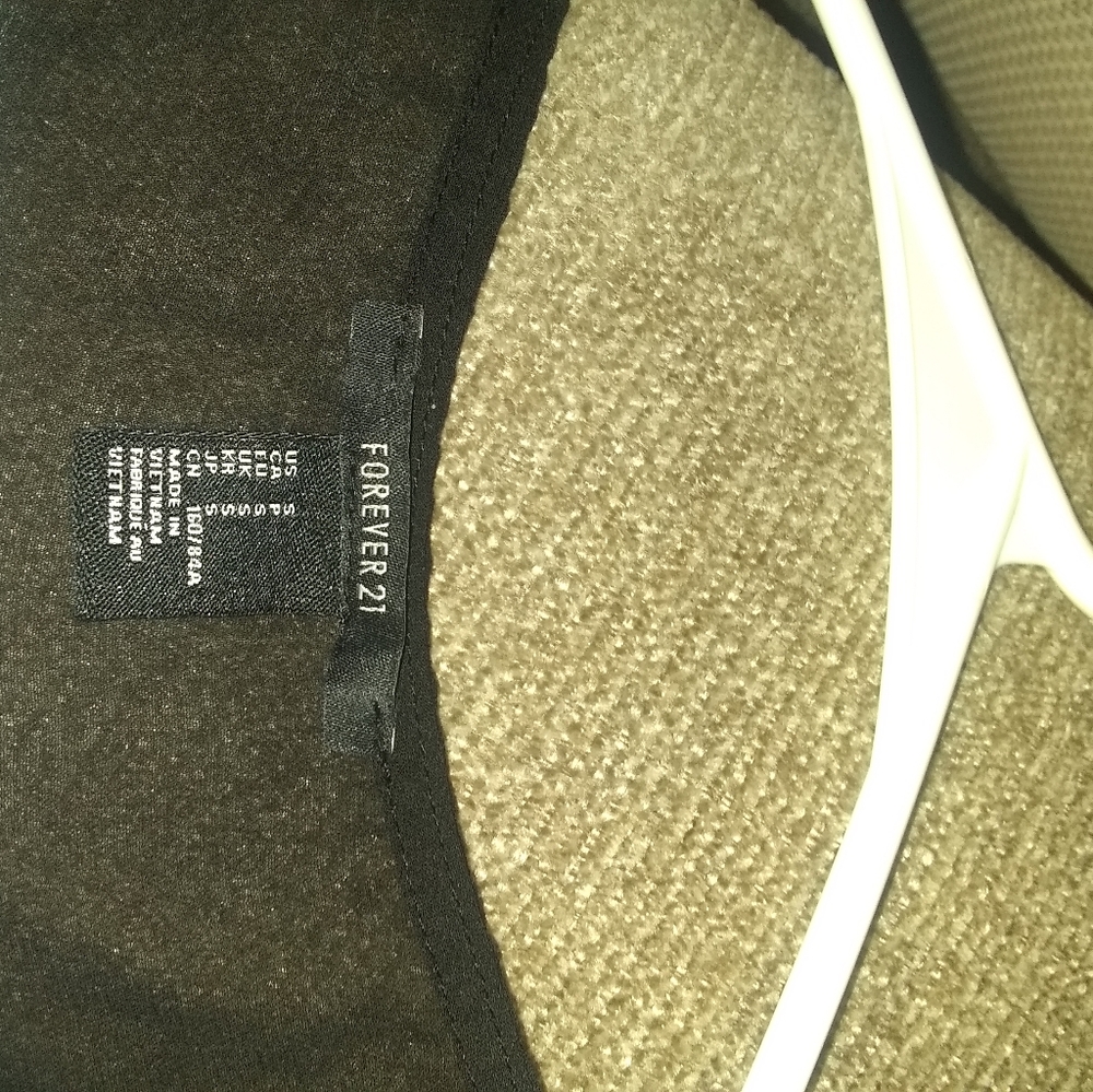 Forever 21 Sweet Hi-Lo Top - Picture 3 of 3